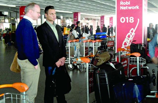 Hundreds of trucks loaded with imported perishable goods worth several crores of taka remained stranded at Benapole border due to hartal and blockade for many days. This photo was taken on Tuesday.