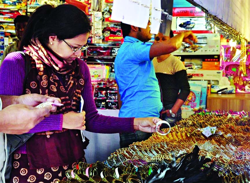 Visitors are making their choice at Dhaka International Trade Fair at Agargaon in the capital recently.