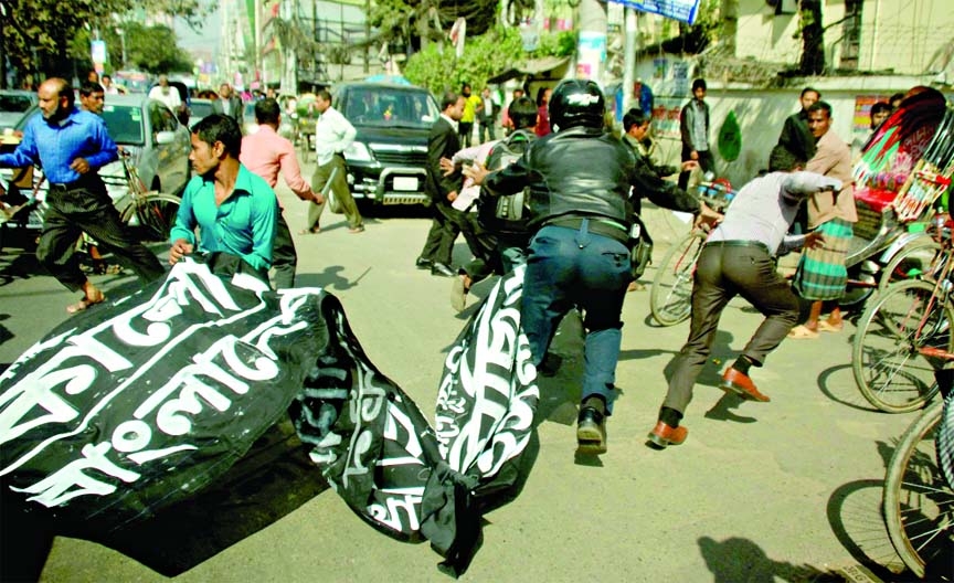 Black flag procession brought out by Jamaat-Shibir activists was foiled by police in city's Fakirerpool area on Wednesday.