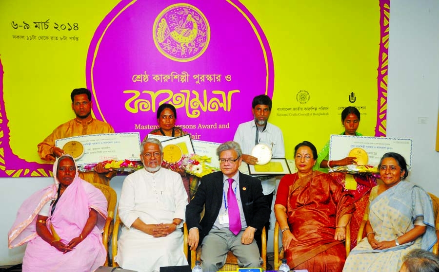 Chandra Shekhar Saha, Monira Emdad along with winners of the Mastercrafts-person Award