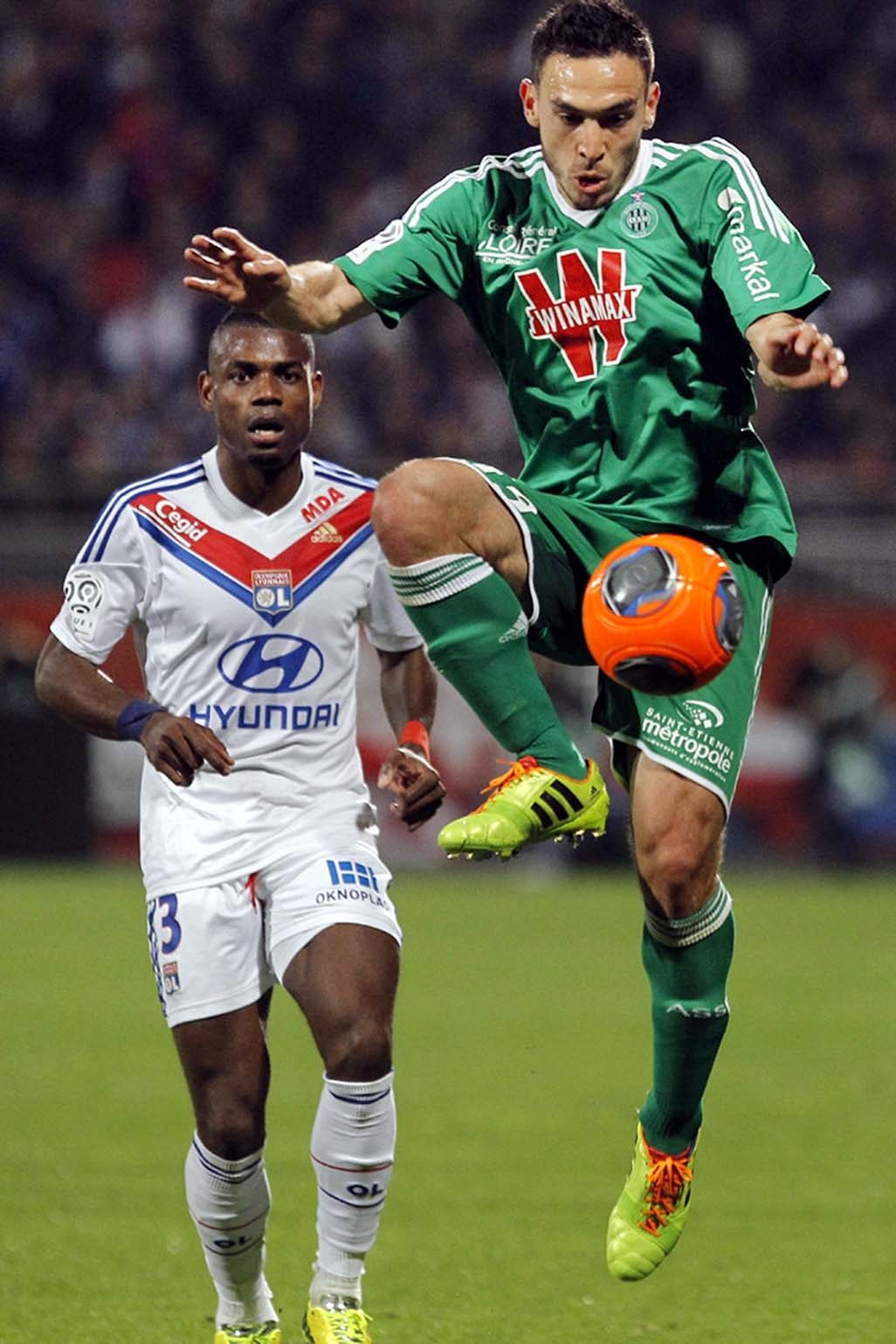 Saint-Etienne's Meviut Erding controls the ball during their French League One soccer match against Lyon in Lyon, central France on Sunday.