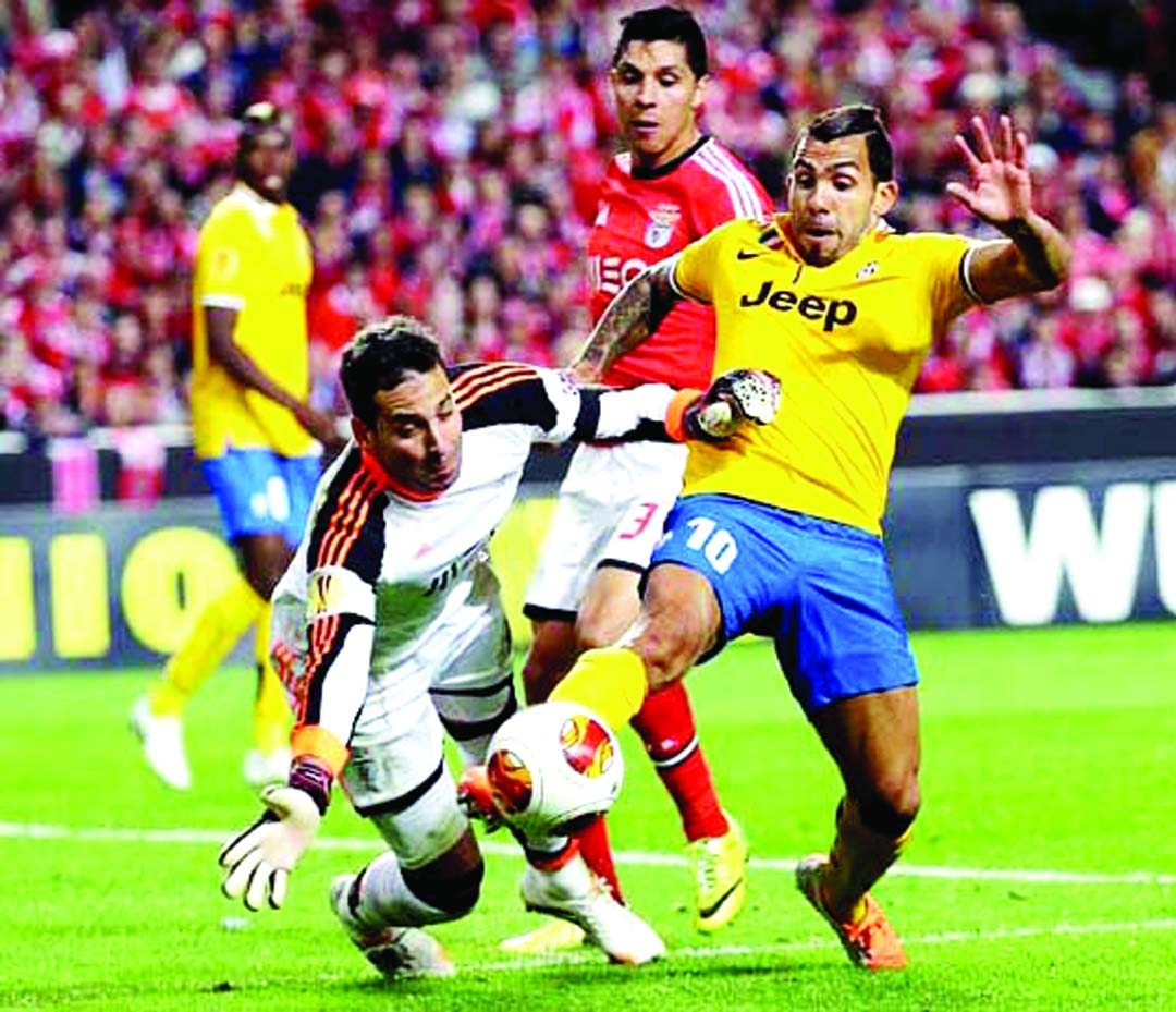 Juventus' Carlos Tevez, right, challenges Benfica goalkeeper Artur Moraes, left, during the Europa League semifinal, first leg, soccer match between Benfica and Juventus at Benfica's Luz stadium in Lisbon on Thursday. Benfica won 2-1.