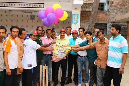 Former cricketers of Bangladesh National Cricket team Mehrab Hossain Opee and Javed Omar inaugurating the two-day long six-a-side cricket tournament of Ahmed Bawani Academy School & College by releasing the balloons as chief guests at the Ahmed Bawani Aca