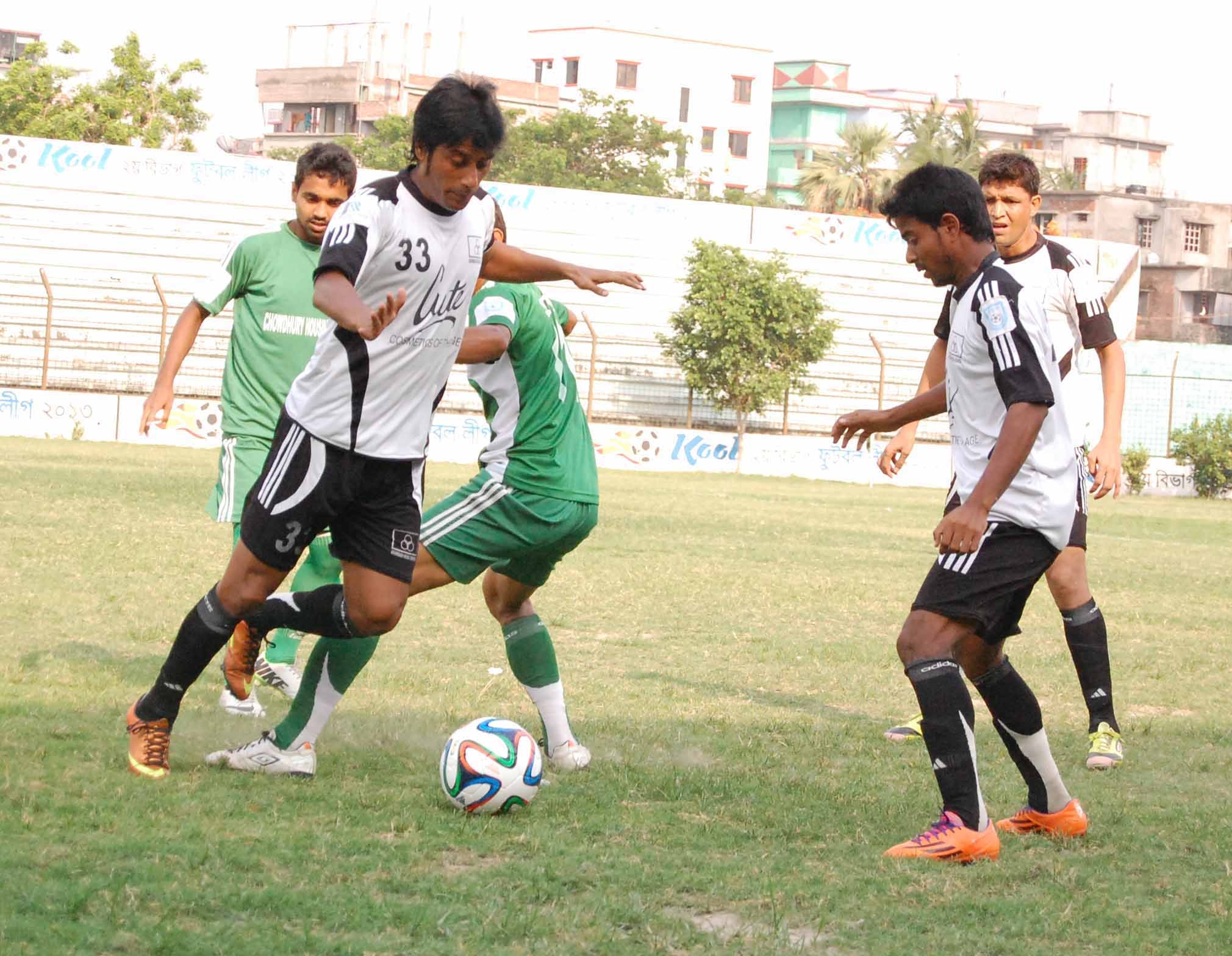 An exciting moment of the football match of Premier Bank Bangladesh Championship League between Arambagh Krira Sangha and Badda Jagaroni Sangsad at the Bir Shreshtha Shaheed Sepoy Mohammad Mostafa Kamal Stadium in Kamalapur on Thursday. The match ended in