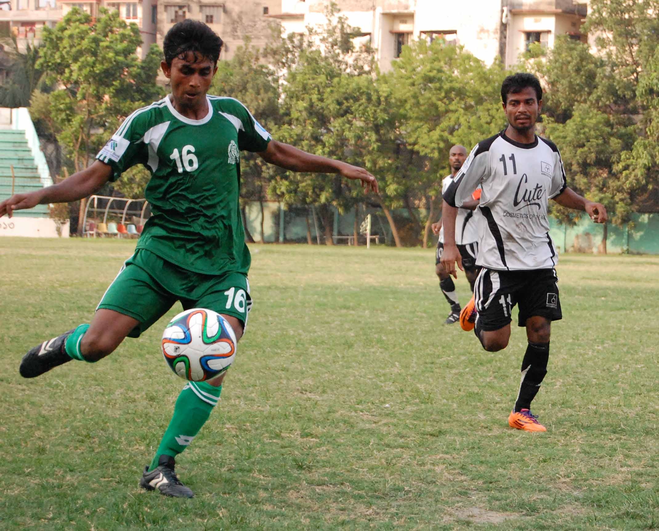 A moment from the Premier Bank Bangladesh Championship League match between Victoria Sporting Club and Arambagh Krira Sangha at the Bir Shreshtha Shaheed Sepoy Mohammad Mostafa Kamal Stadium in Kamalapur on Monday.