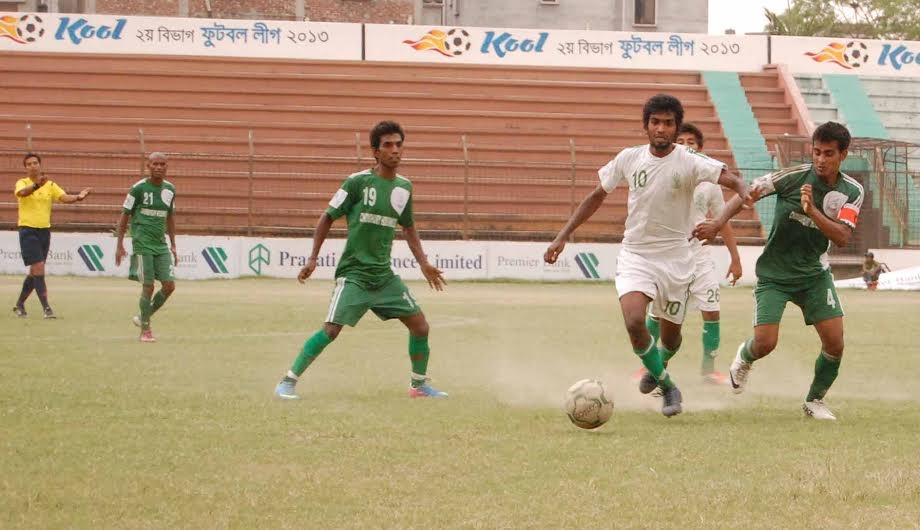 A moment of the football match of Premier Bank Bangladesh Championship League between Victoria Sporting Club and Badda Jagoroni Sangsad at the Bir Shreshtha Shaheed Sepoy Mohammad Mostafa Kamal Stadium in Kamalapur on Sunday.