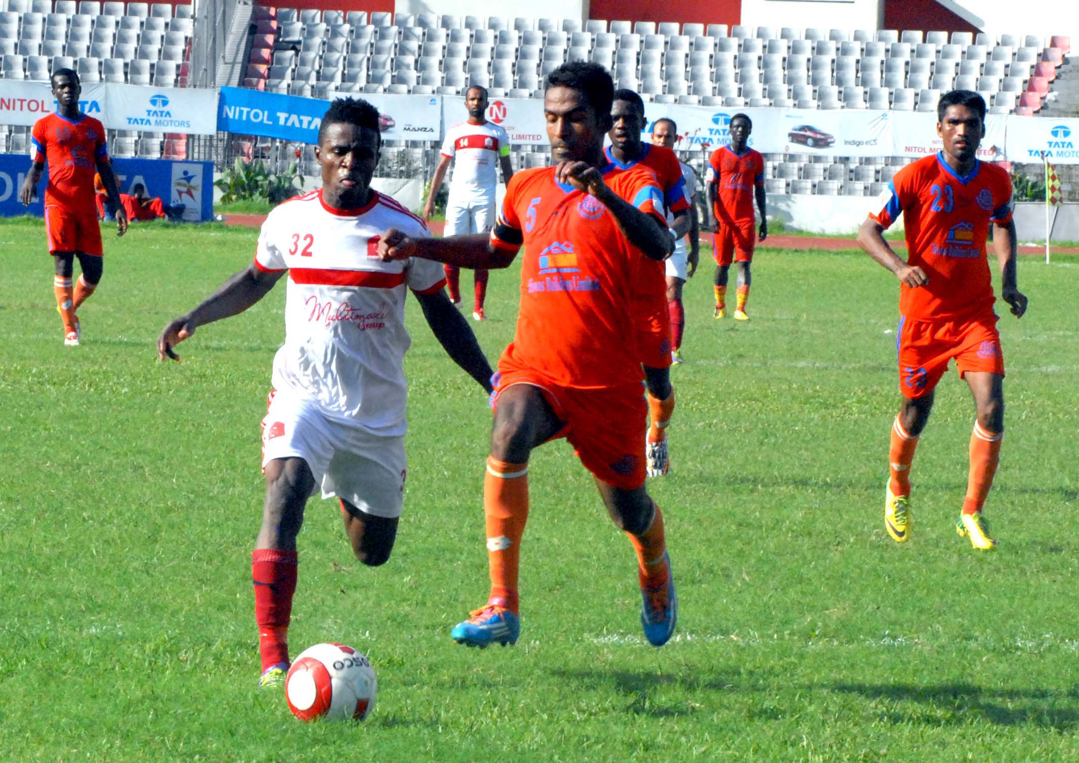 An action from the match of the Nitol Tata Bangladesh Premier Football League between Brothers Union and Soccer Club, Feni at the Bangabandhu National Stadium on Saturday. The match ended in a 1-1 draw.