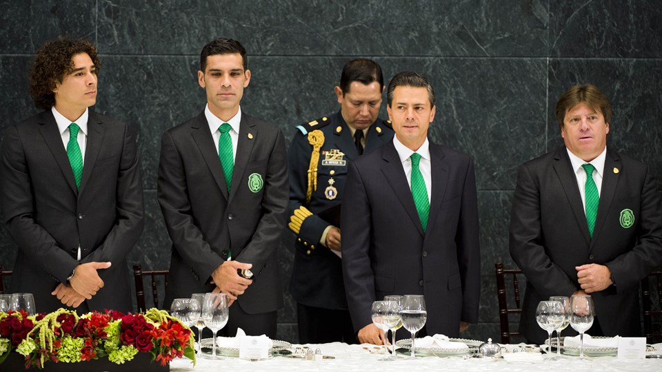 (L to R) Mexican goalkepeer Guillermo Ochoa Mexican footballer Rafael Marquez, Mexican President Enrique Pena Nieto and Mexican football team coach Miguel Herrera take part in a dinner for the Mexican football team at the Los Pinos Residence in Mexico Cit