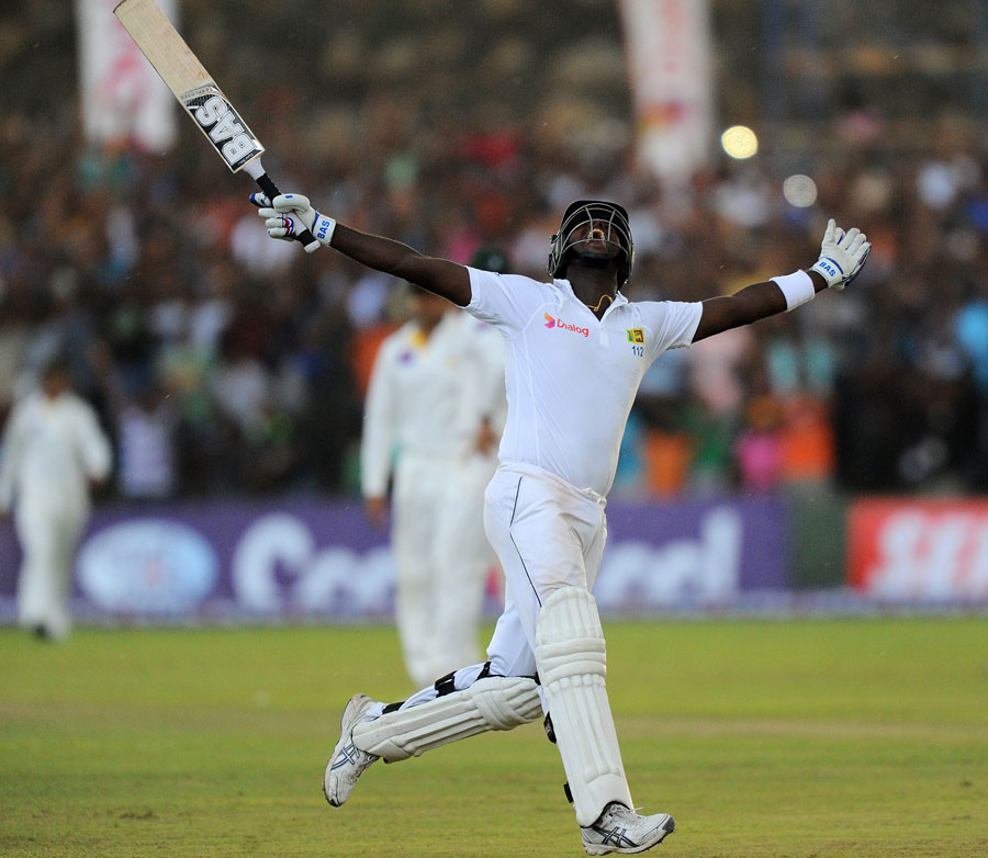Angelo Mathews celebrates after hitting the winning runs on the 5th day of 1st Test between Sri Lanka and Pakistan at Galle on Sunday.