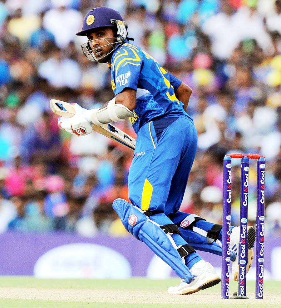 Mahela Jayawardene added 41 with Tillakaratne Dilshan during 3rd ODI against Pakistan at Dambulla on Saturday.