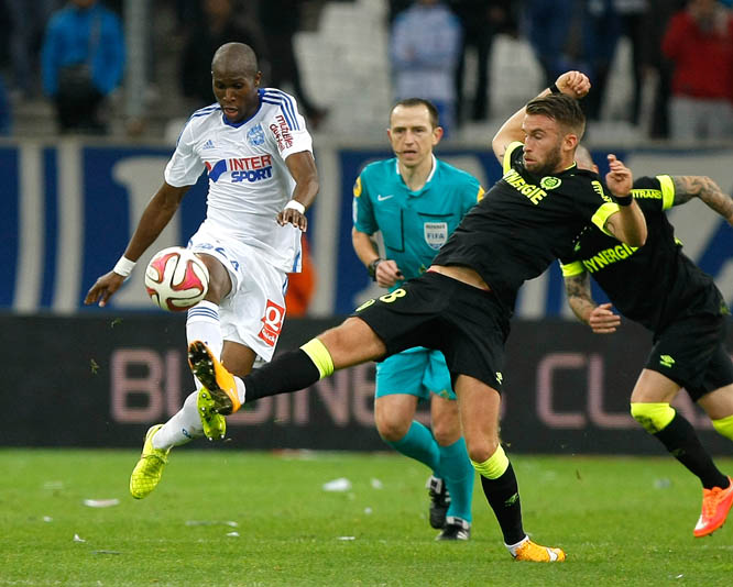 Marseille's French defender Rod Fanni (left) in action with Nantes' French midfielder Vincent Bessat during their League One soccer match at the Velodrome Stadium in Marseille, southern France on Friday.