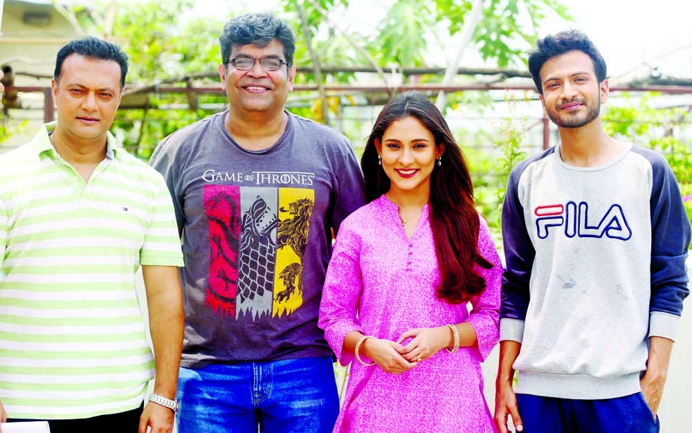 Shahed Sharif Khan, Shihab Shahin, Mehazabien and Yash Rohan at a photo session from the shooting spot of Eid drama Mimmi