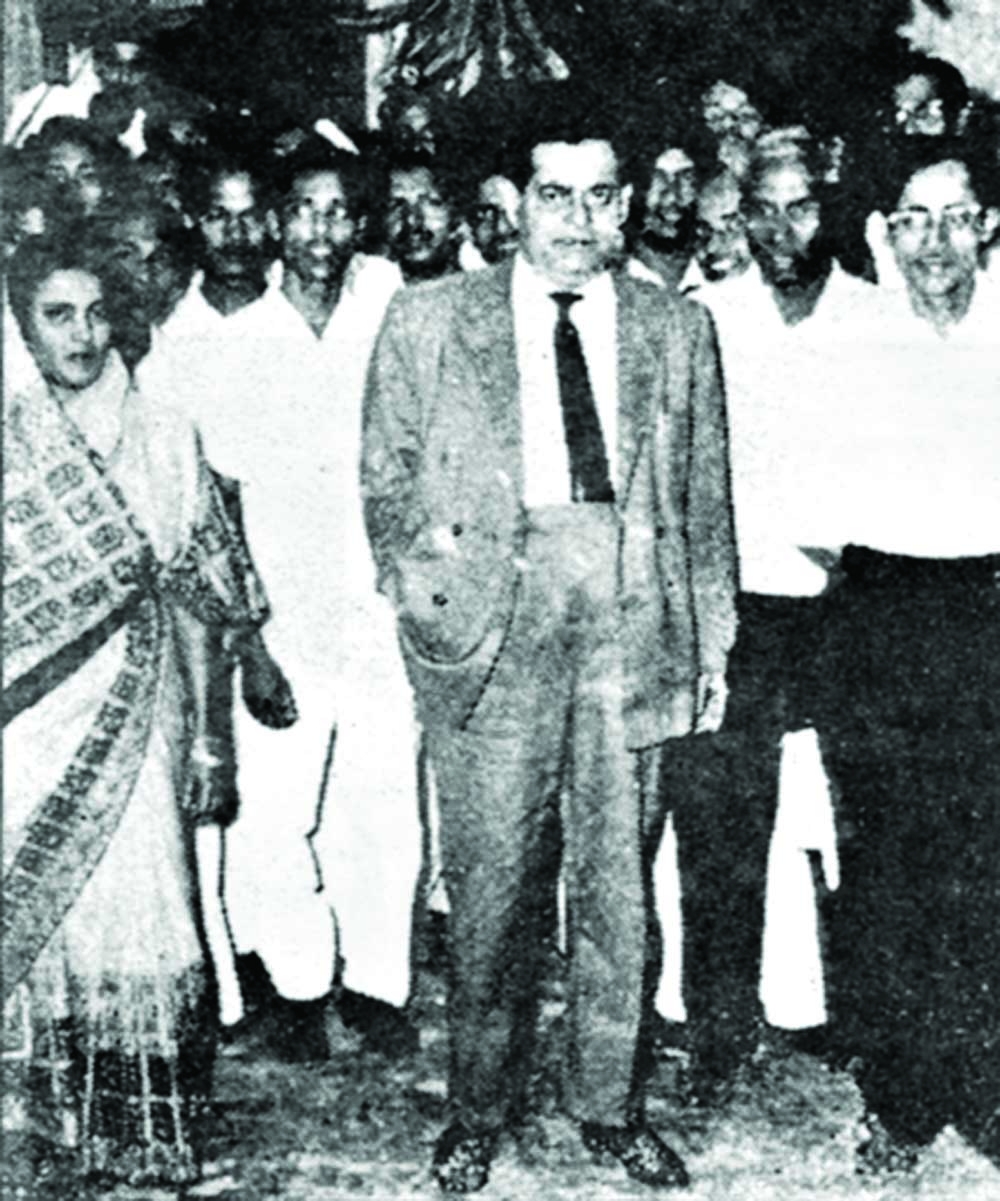 Tofazzal Huseyn Manik Mia and Begum Manik Mia (Mrs. Mazeda Begum ) at the foundation laying ceremony of Ittefaq Bhaban.