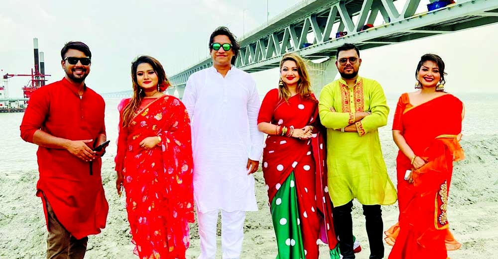 Rajib, Zhilik, Sabbir Zaman, Ankhi Alamgir, Kishore and Konal at a photo session during lending their voices for the theme song of Padma Bridge.