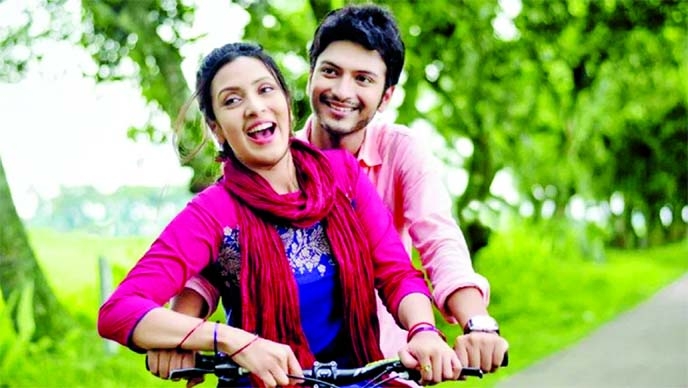 Bidya Sinha Mim and Yash Roshan in a scene from movie ‘Poran’