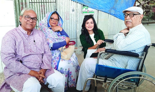 From left to right: Noted actors Ziaul Hasan Kislu and Dolly Zahur, popular face of the small screen Sallha Khanam Nadia and veteran actor Abul Hayat at the shooting spot of the drama