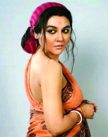 Jaya Ahsan is playing the role of Kushum in movie ‘Putul Nacher Itikotha’