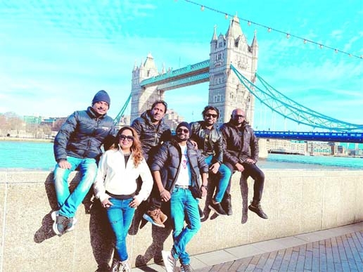 Dilshad Nahar Kona and Imran Mahmudul (standing front) along with their four musicians at a photo session in London, UK after performing in the show