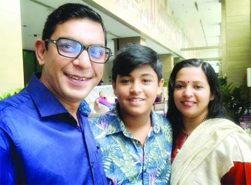 Chanchal Chowdhury along with his son Shaishob Rudra Shudda and wife Shantwana Saha