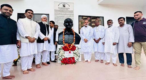 Chairman of the Parliamentary Standing Committee on Ministry of Railways ABM Fazle Karim Chowdhury MP alongwith party leaders paid tributes to the sculpture of the Master Da Surya Sen infront of Raozan Govt College on Wednesday.